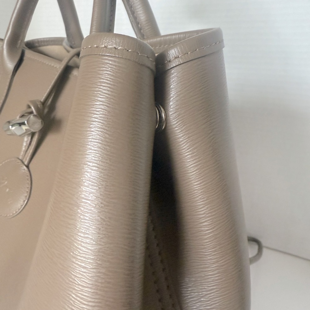 Authentic Longchamp Rozo Roseau Dark Beige Leather Tote Bag. - Picture 13 of 17
